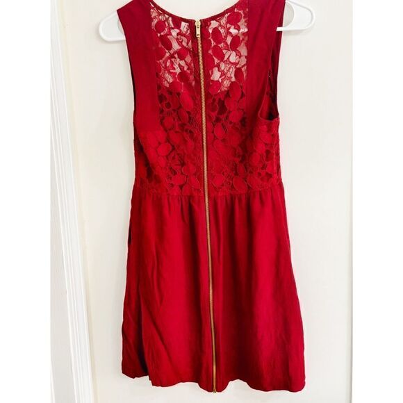 Anthropologie Kimchi Blue Gorgeous Red Dress W/ Lace Back EUC Sz 0 - Picture 2 of 5